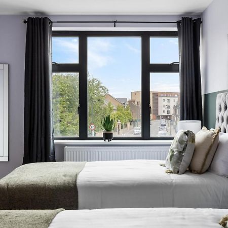 Stylish & Spacious 3 Bed Apartment With Fast Wifi, Close To Tube & Wembly Londra Dış mekan fotoğraf