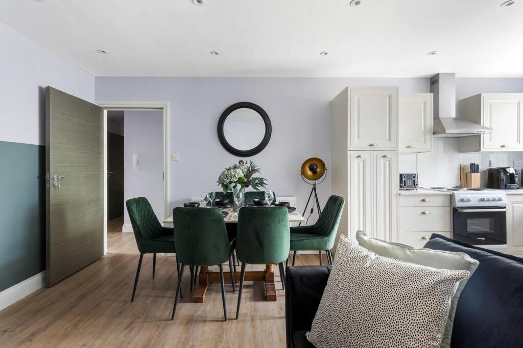 Stylish & Spacious 3 Bed Apartment With Fast Wifi, Close To Tube & Wembly Londra Dış mekan fotoğraf
