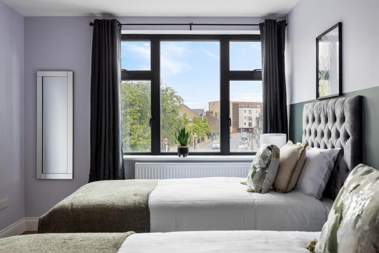 Stylish & Spacious 3 Bed Apartment With Fast Wifi, Close To Tube & Wembly Londra Dış mekan fotoğraf