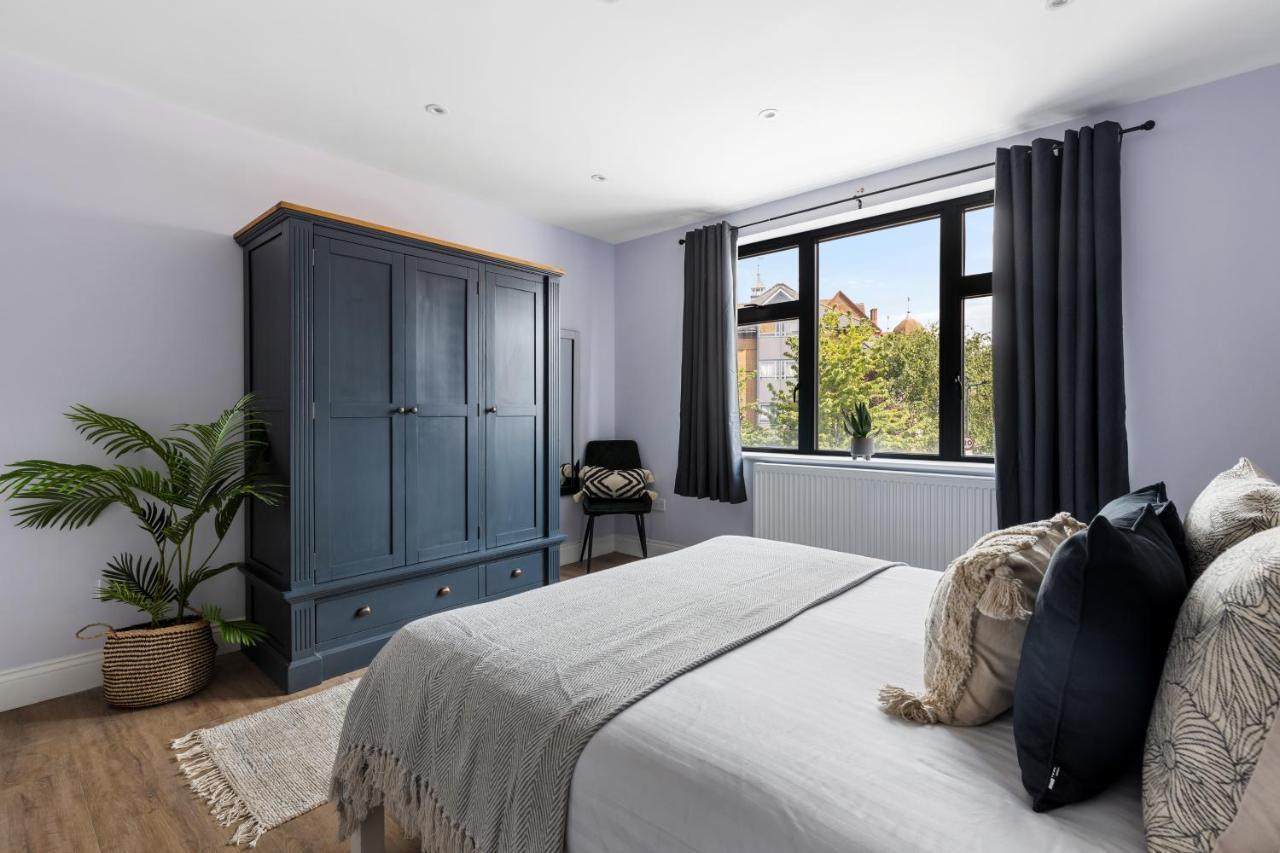 Stylish & Spacious 3 Bed Apartment With Fast Wifi, Close To Tube & Wembly Londra Dış mekan fotoğraf