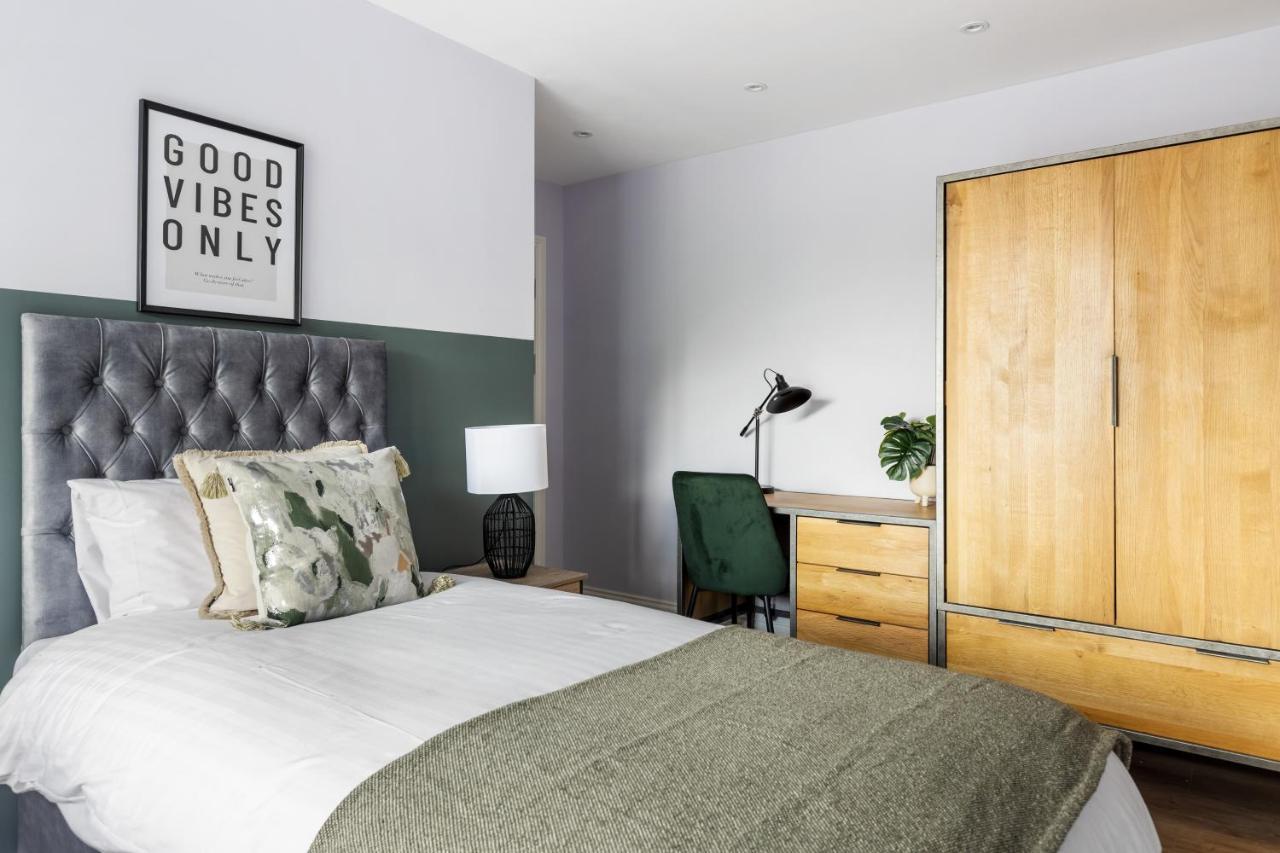 Stylish & Spacious 3 Bed Apartment With Fast Wifi, Close To Tube & Wembly Londra Dış mekan fotoğraf